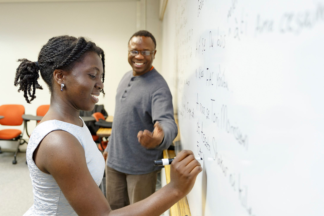 Guiding a student in writing in Yoruba