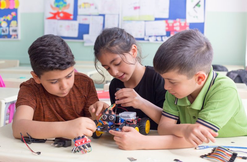 Three children working together 