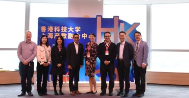 Group photo in front of a bro