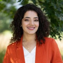 Elja Sharifi headshot