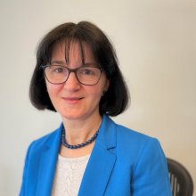 Carmen Moraru headshot